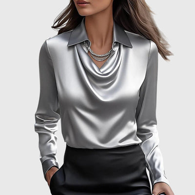 Sylvie | Blusa con lucentezza di lusso e scollatura plissettata