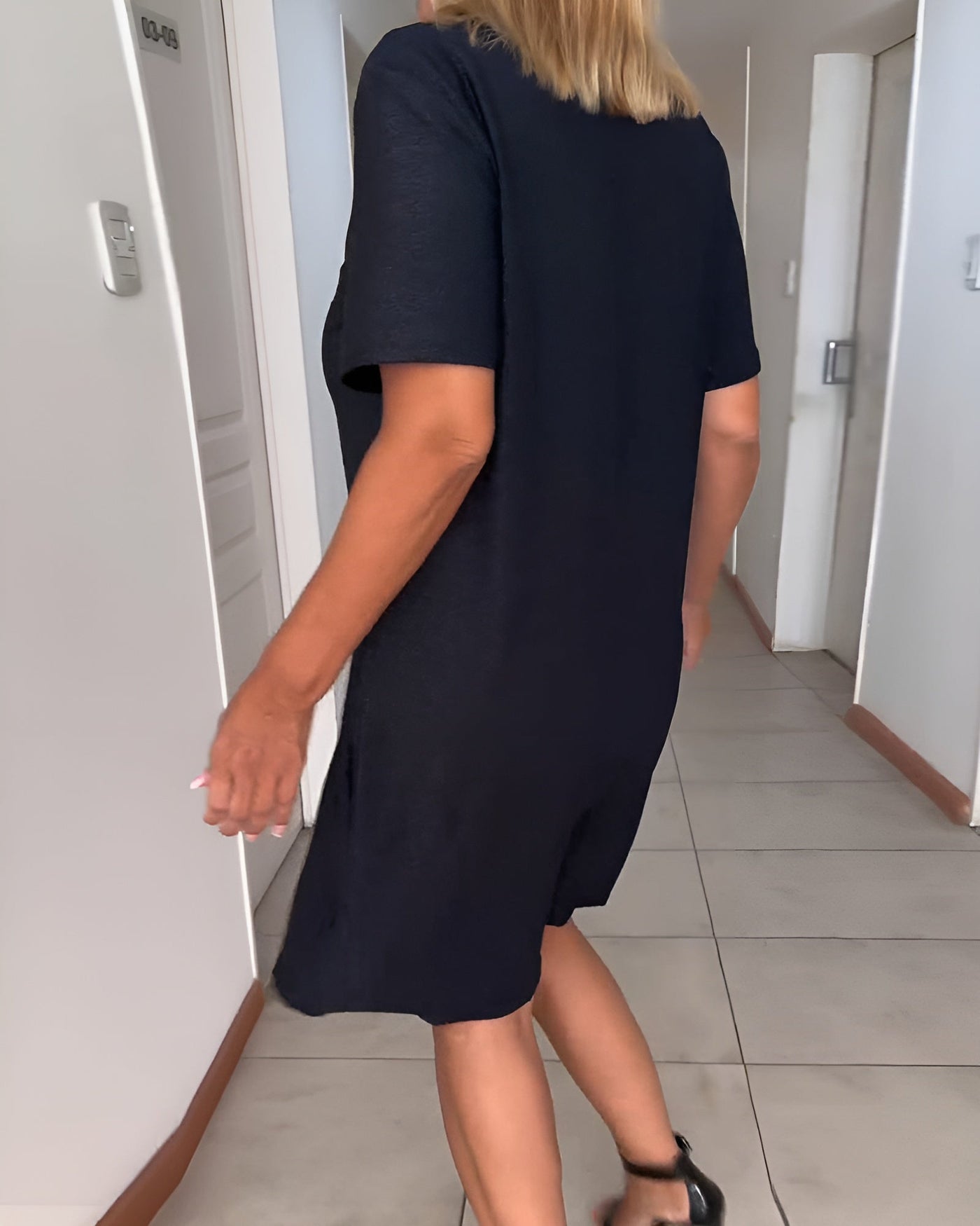 Laurence | Elegante abito plissettato con scollatura a V