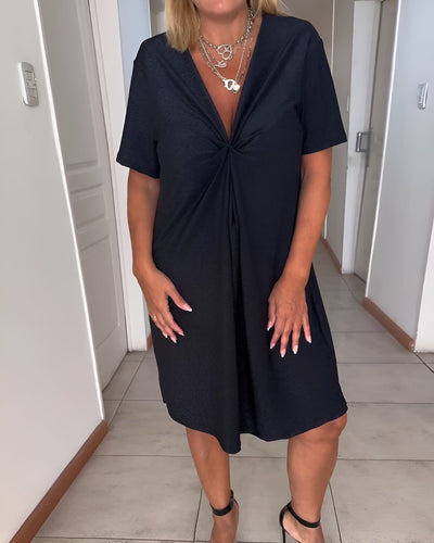 Laurence | Elegante abito plissettato con scollatura a V