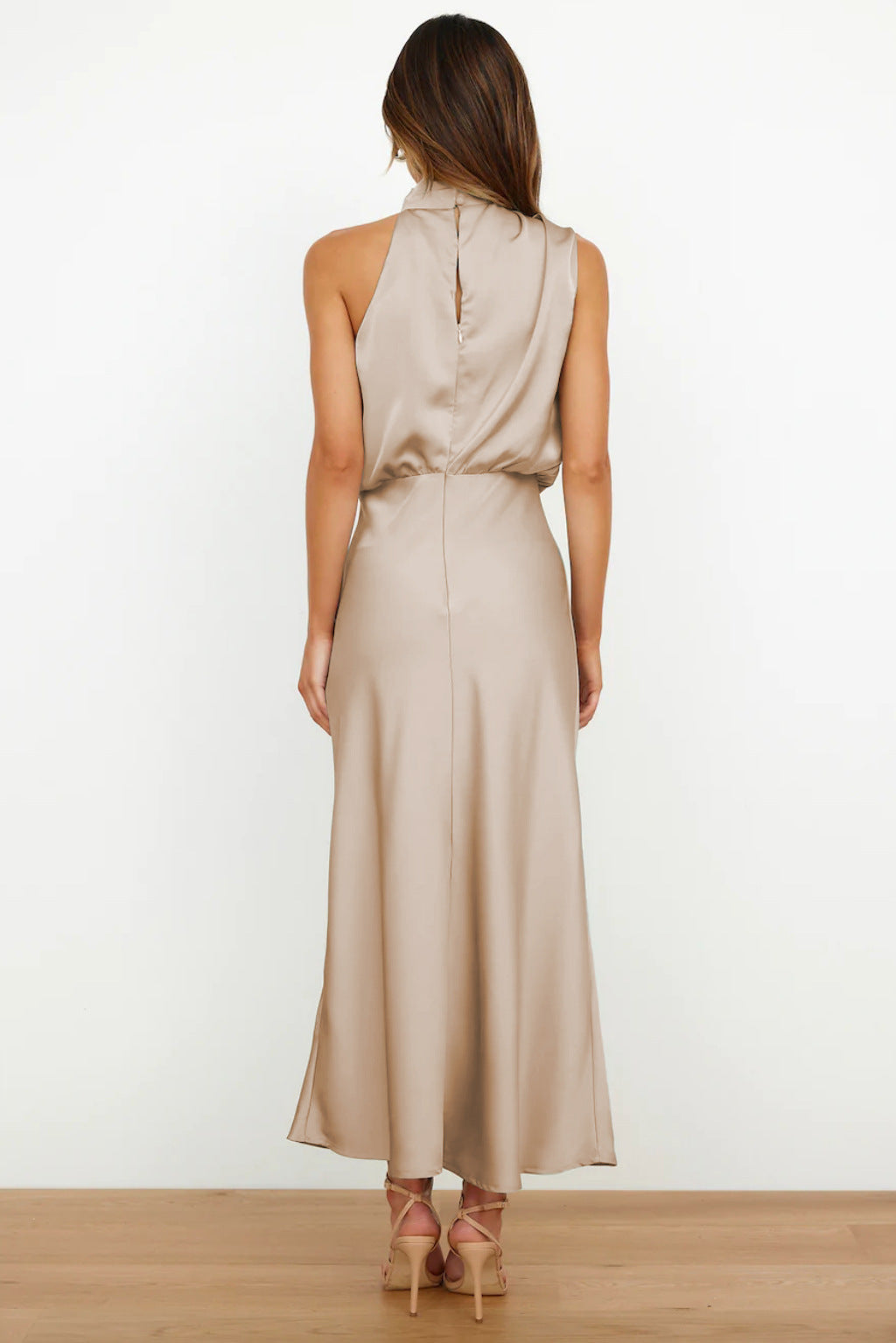 Lydia | Abito lungo con scollo a halter