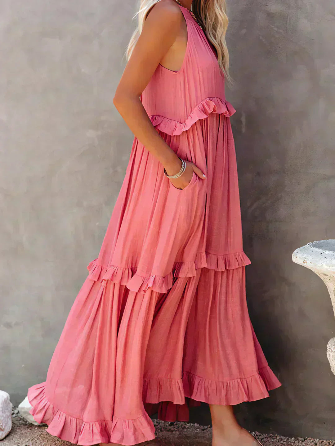 ANETA | Abito elegante senza maniche con volant